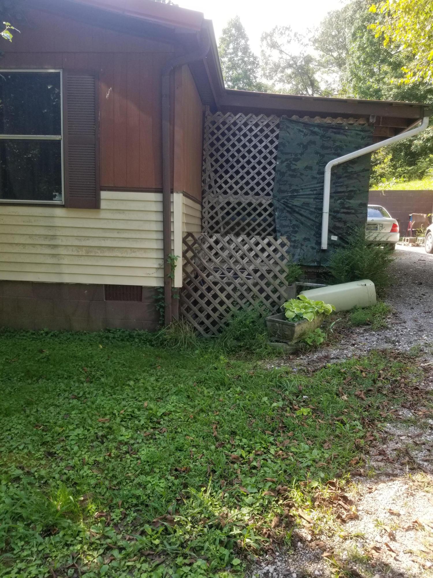 905 Coward Road Clinton, TN 37716 - Photo 2 of 21 20200829_163444