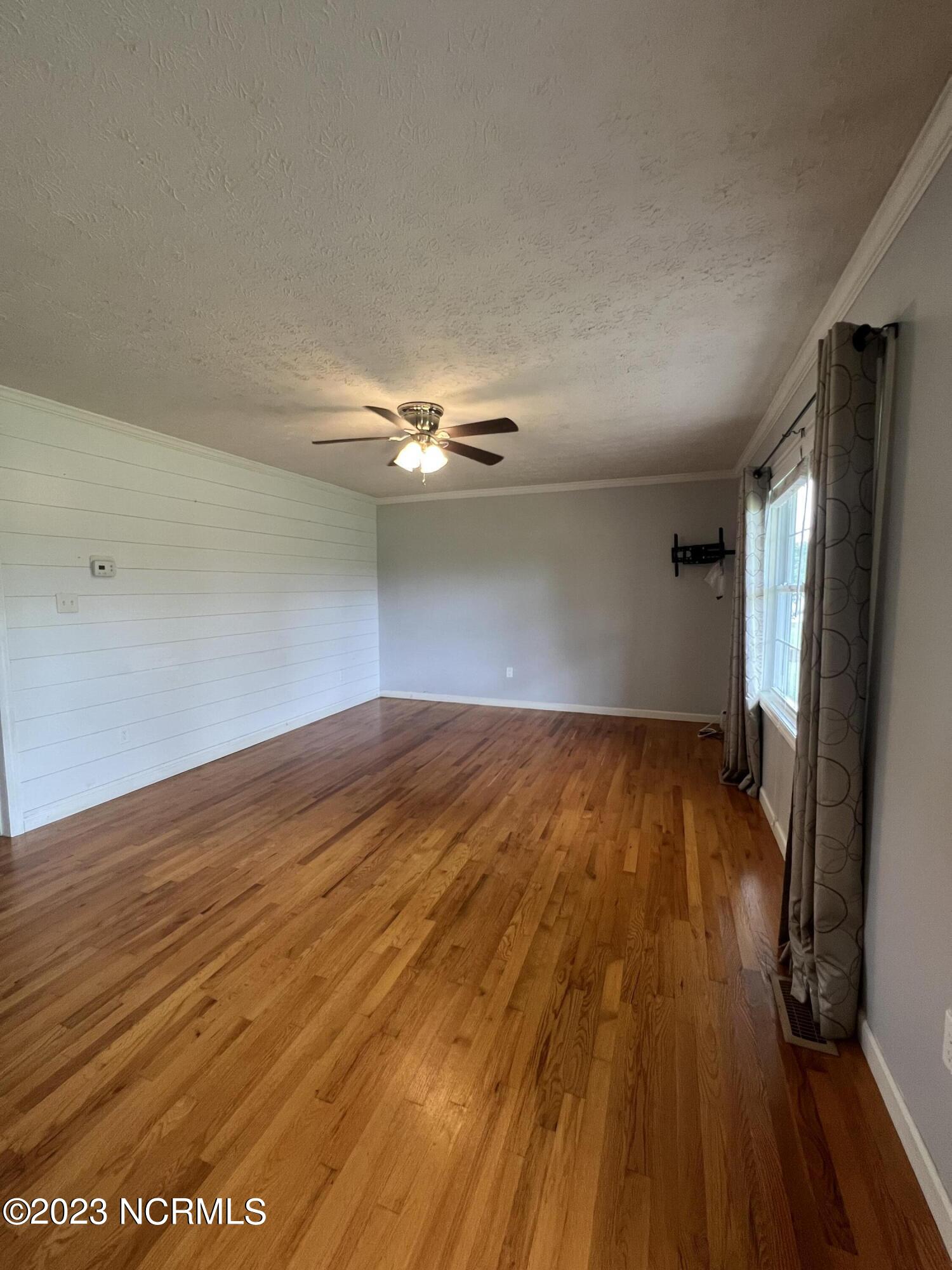647 Everett Community Road Pinetown, NC 27865 - Photo 16 of 47 Living Room