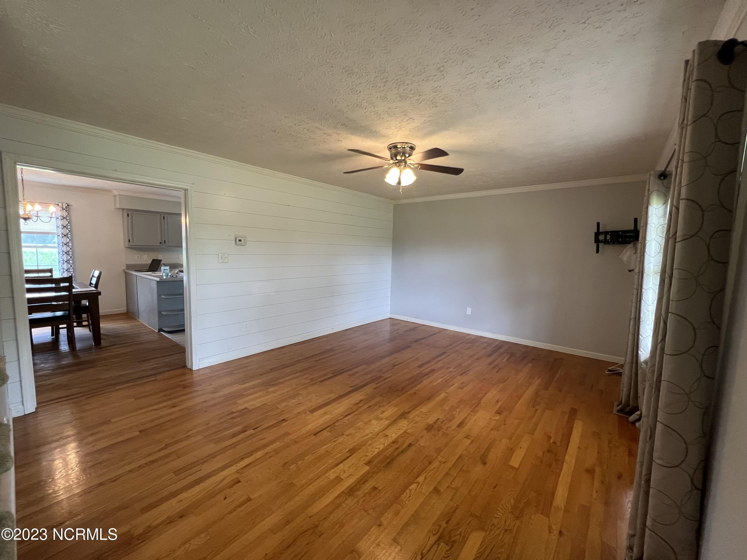647 Everett Community Road Pinetown, NC 27865 - Photo 18 of 47 Living Room