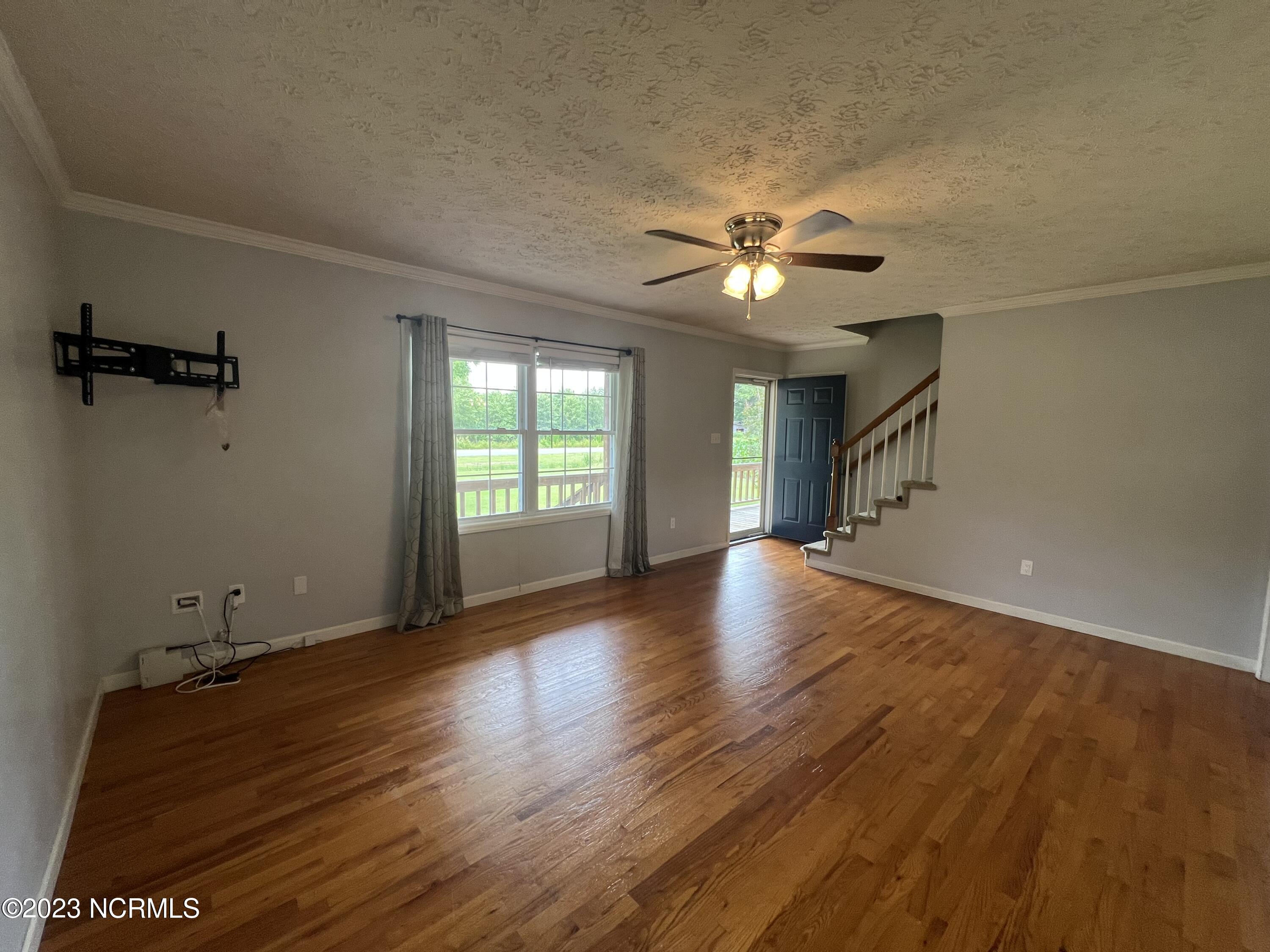 647 Everett Community Road Pinetown, NC 27865 - Photo 19 of 47 Living Room