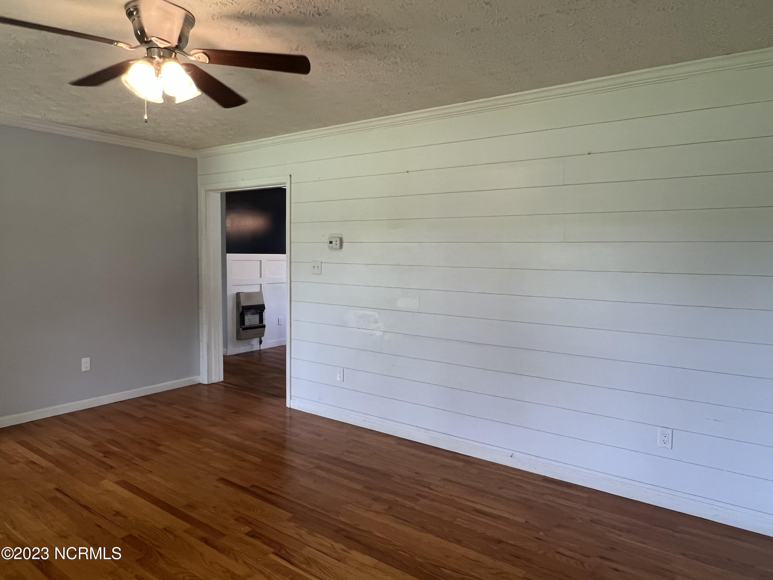 647 Everett Community Road Pinetown, NC 27865 - Photo 20 of 47 Living Room