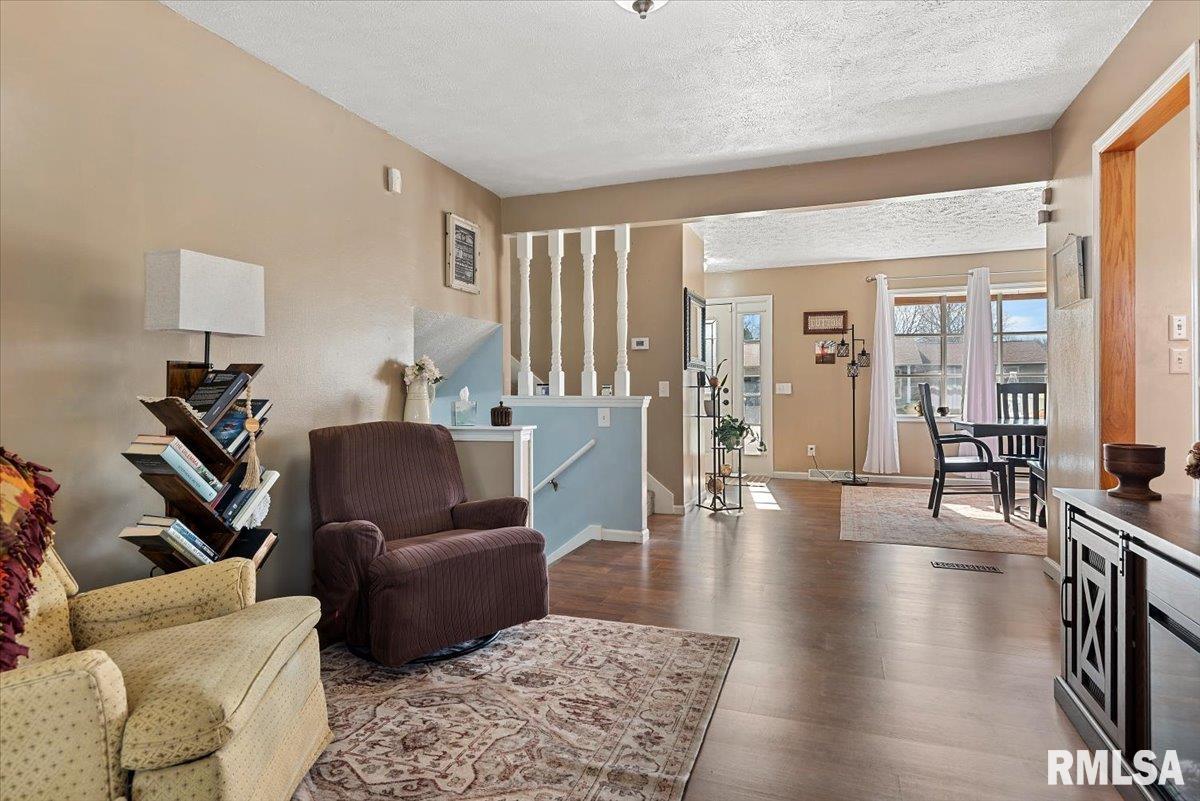 2721 Delaware Drive Springfield, IL 62702 - Photo 7 of 34 Gallery Image 7