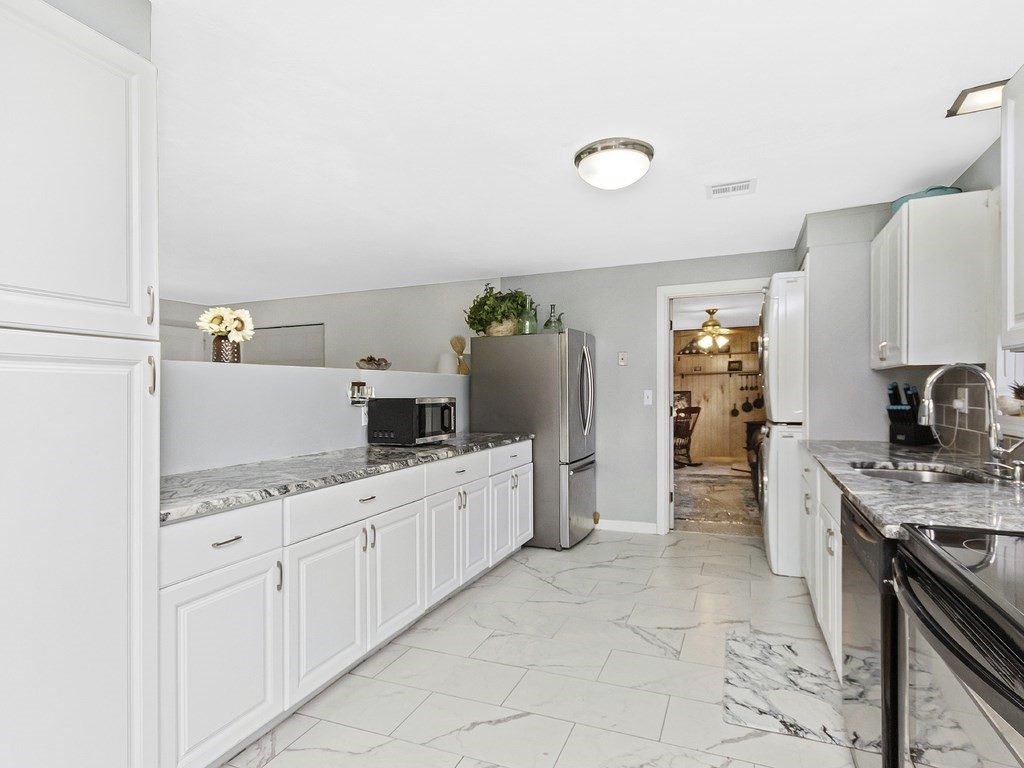 44 Ruthellen Road Bellingham, MA 02019 - Photo 12 of 38 Gallery Image 12