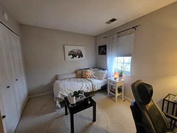 $2,200 | 2791 Green Bridge Court, Unit V2, Schaumburg, IL 60107