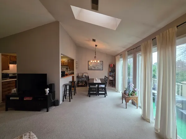 $2,200 | 2791 Green Bridge Court, Unit V2, Schaumburg, IL 60107