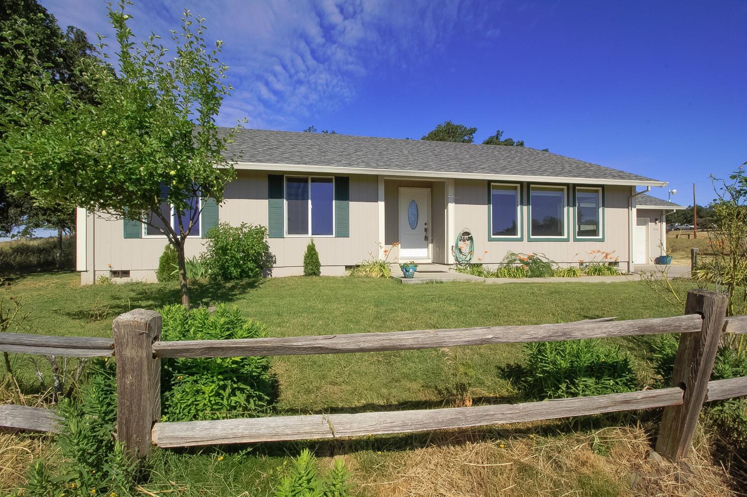 2410 Dodge Road Eagle Point, OR 97524 - Photo 1 of 28 Primary Photo