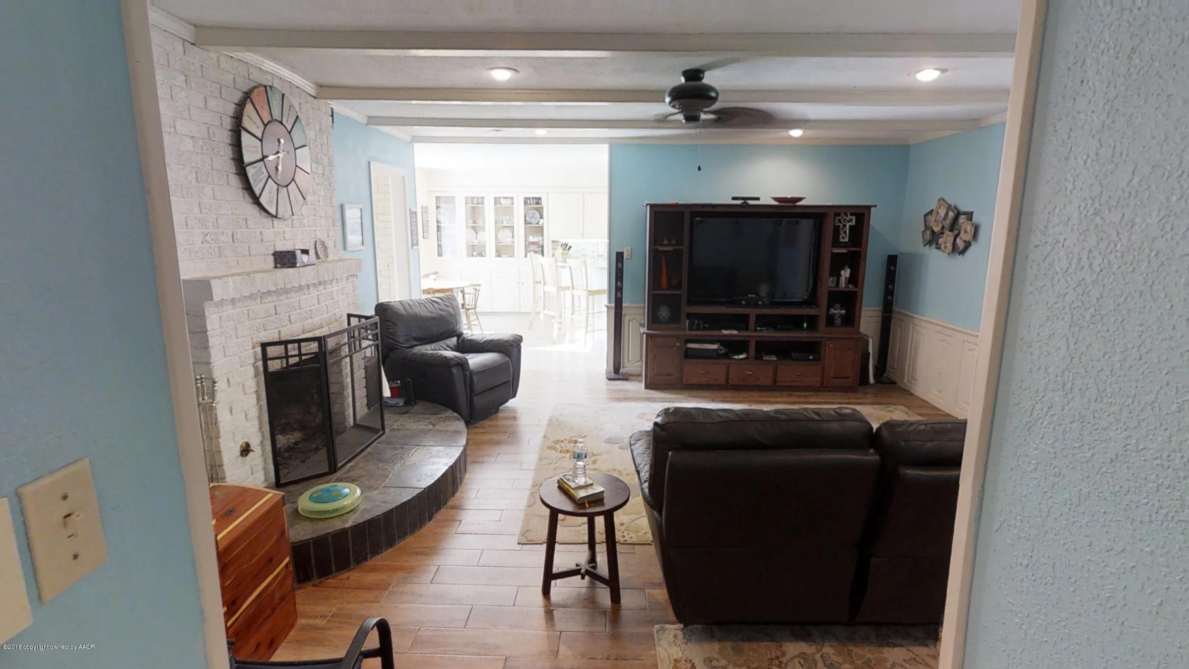 3308 Bedford Road Amarillo, TX 79106 - Photo 12 of 31 a living room with furniture and a flat screen tv