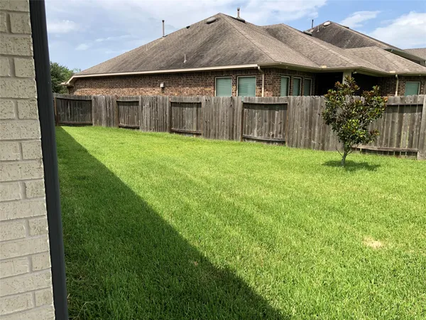 a view of house with yard