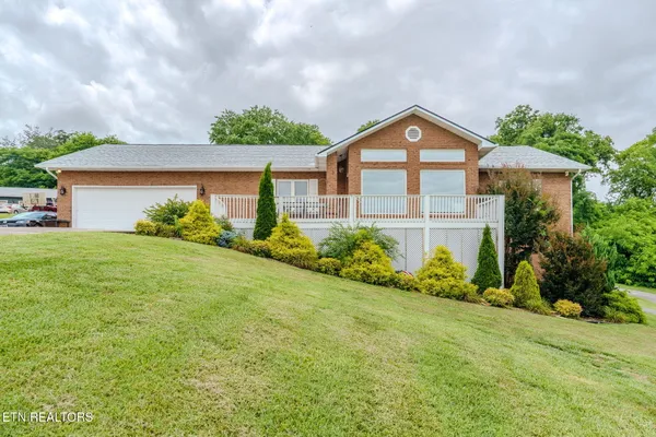 $489,000 | 940 Hilltop Lane, Kodak, TN 37764