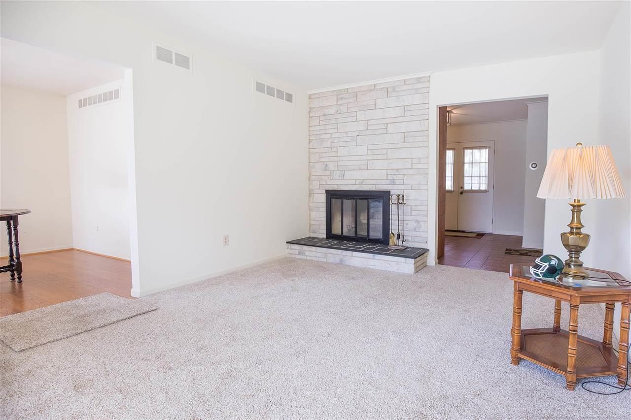 2399 Hillendale Drive Rochester, MI 48309 - Photo 5 of 30 50010365-4.JPG