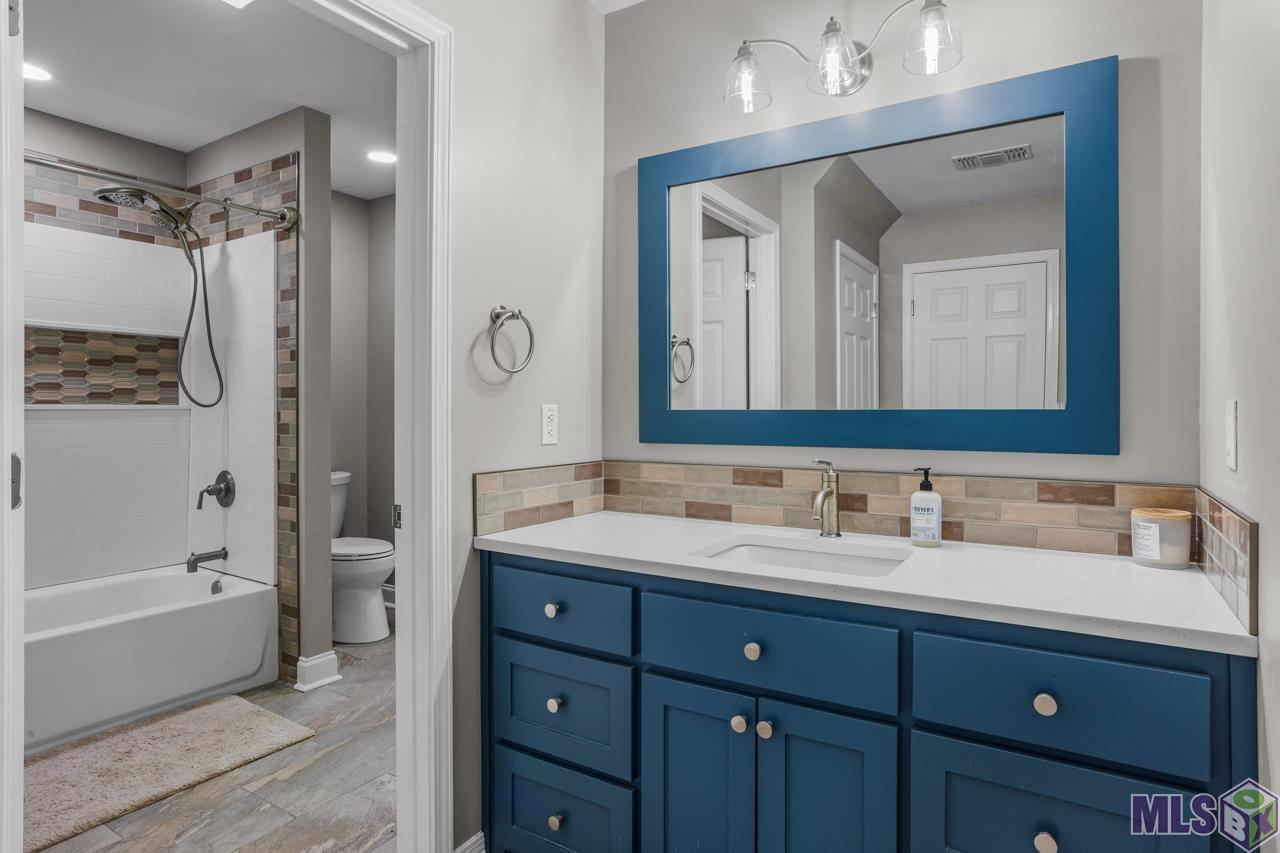 14367 Devall Road Baton Rouge, LA 70818 - Photo 25 of 31 Upstairs Jack Jill 2
