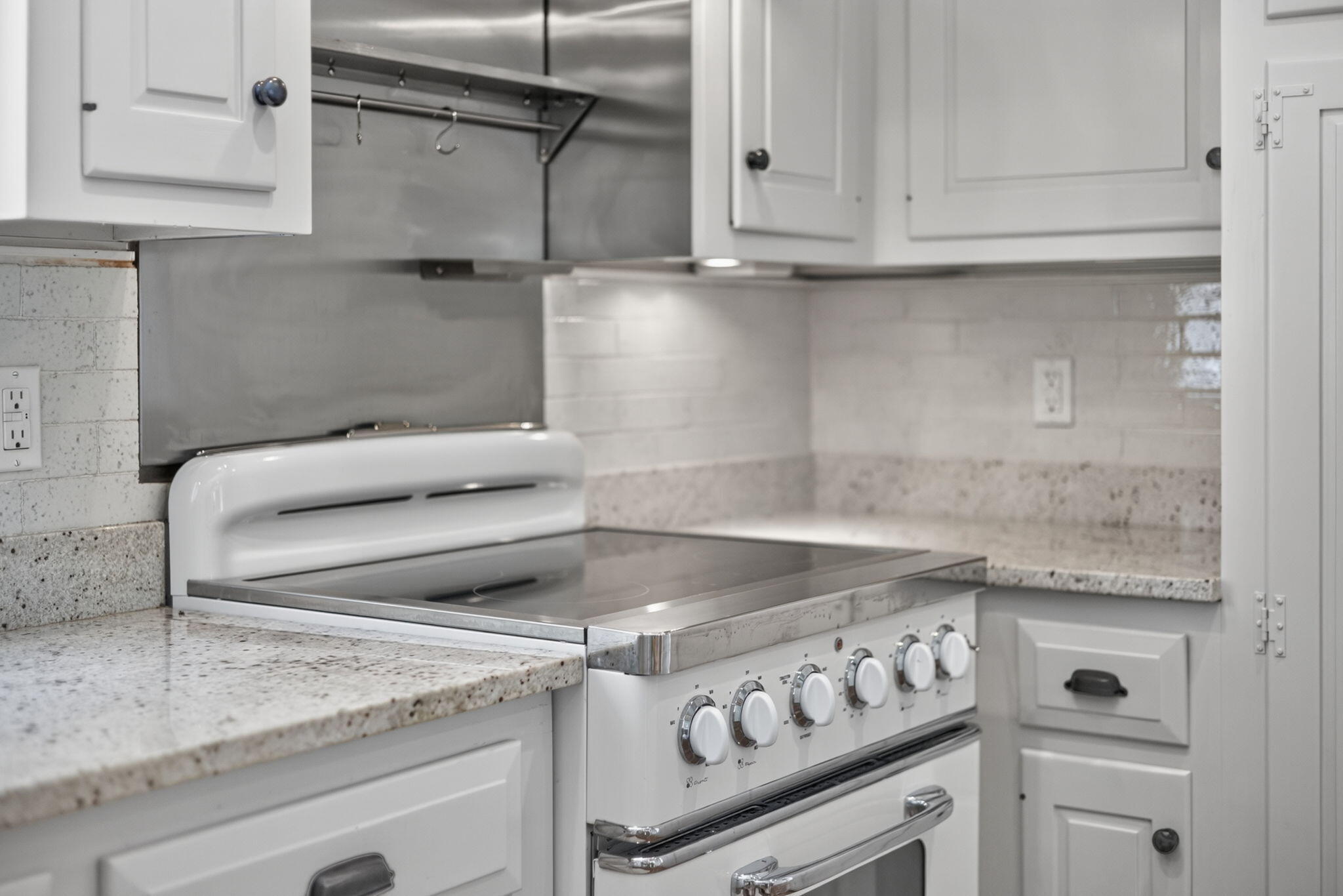 141 Point Hill Road West Barnstable, MA 02668 - Photo 10 of 67 Kitchen Stove - 119-8P0A6503
