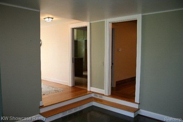 6490 Commerce Road West Bloomfield, MI 48324 - Photo 21 of 65 Steps from foyer