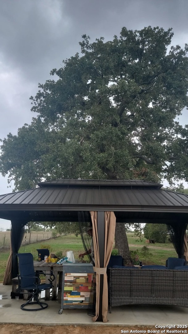 460 Woelke Road Seguin, TX 78155 - Photo 5 of 10