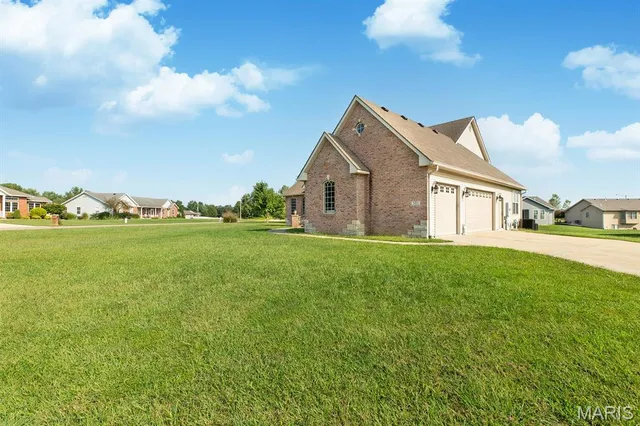 $485,000 | 501 Glendale Drive, Troy, IL 62294