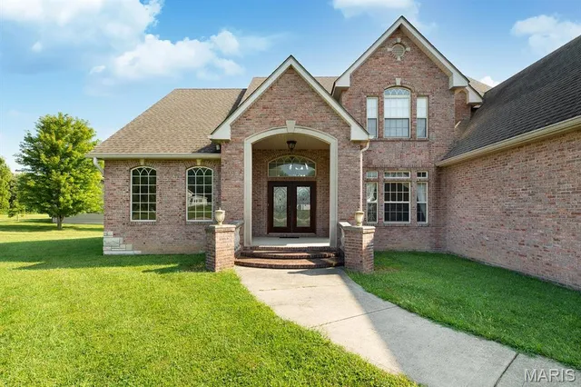 $485,000 | 501 Glendale Drive, Troy, IL 62294