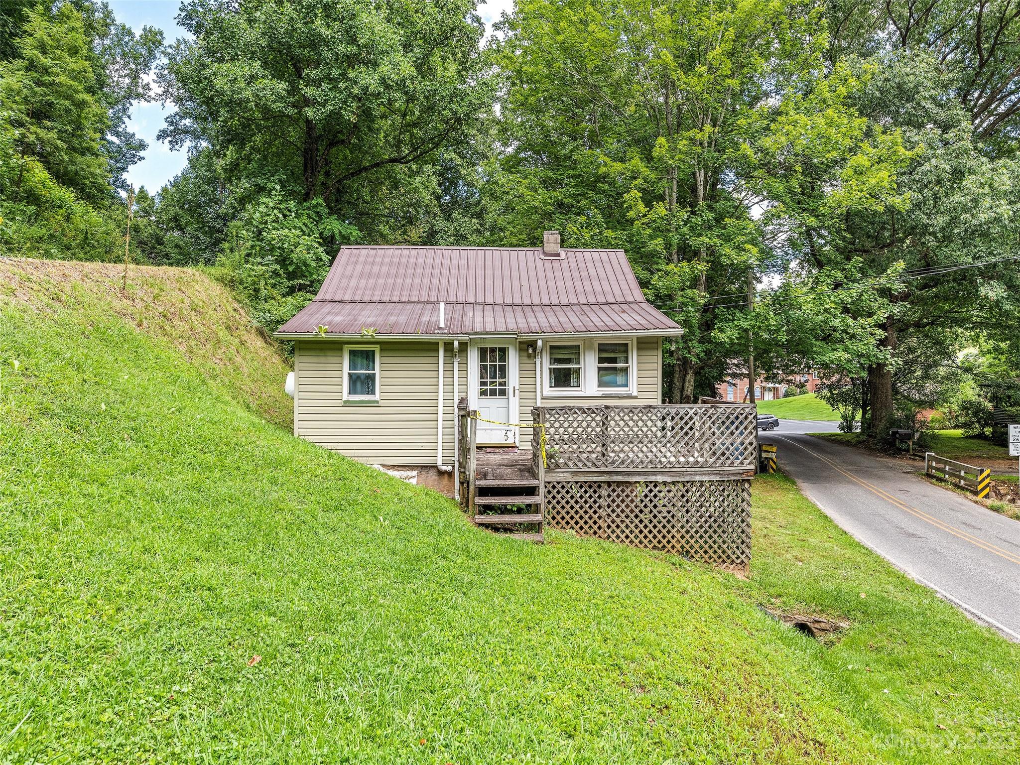 374 Dix Creek Road Canton, NC 28716 - Photo 3 of 5 Gallery Image 3