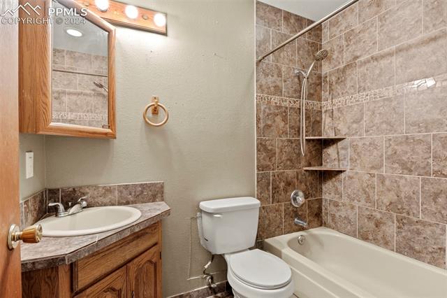 371 Rangeview Road Divide, CO 80814 - Photo 24 of 34 Guest Bathroom