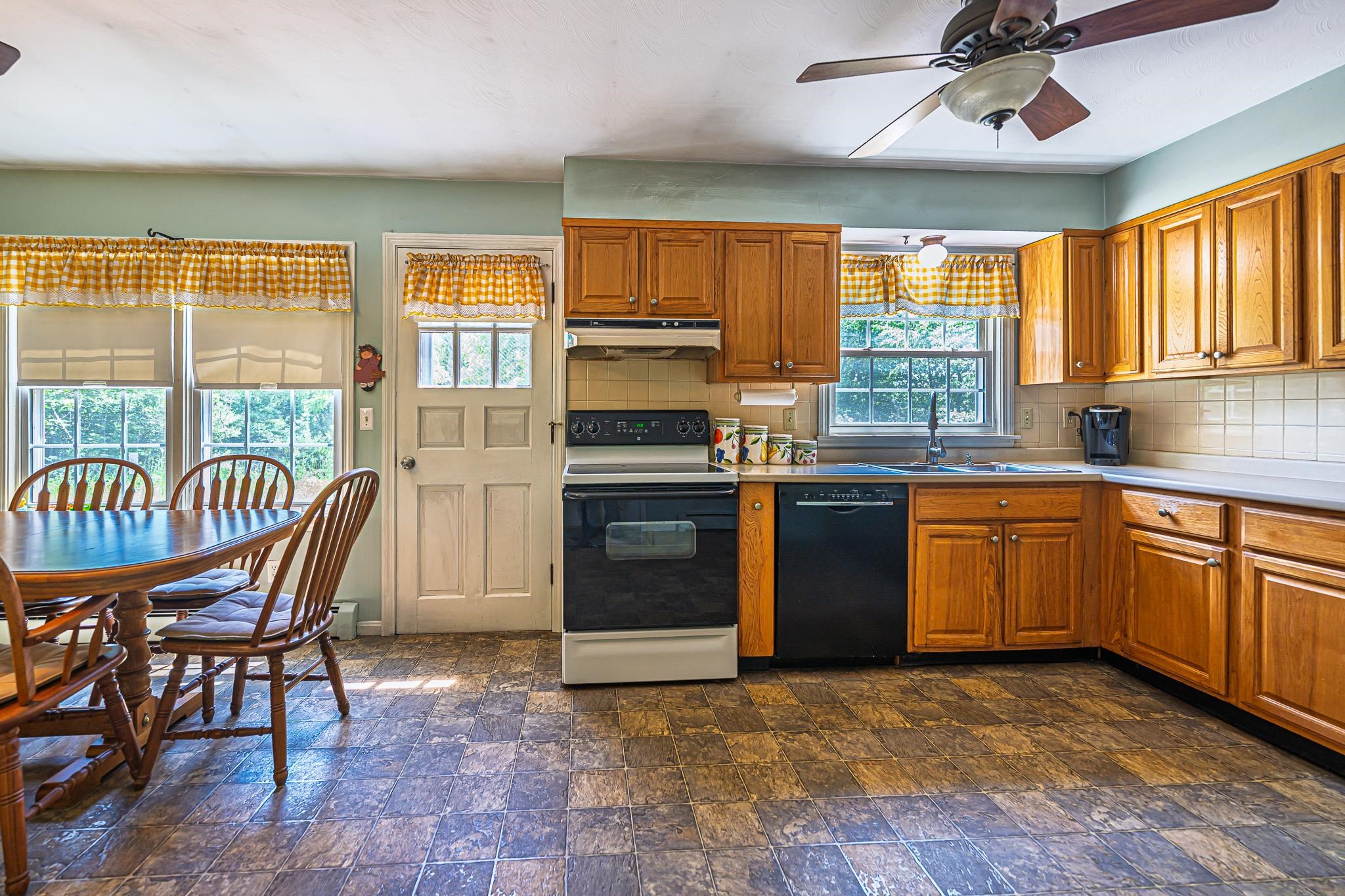 7 Squamscott Road Stratham, NH 03885 - Photo 10 of 46