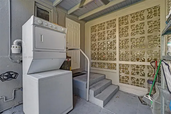 $3,850 | 529 Northwest 8th Street, Dania Beach, FL 33004
