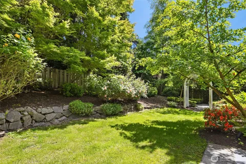 $3,150,000 | 2720 105th Avenue Southeast, Bellevue, WA 98004