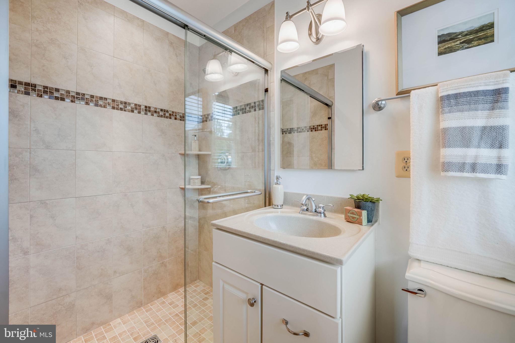 7339 Pinecastle Road Falls Church, VA 22043 - Photo 17 of 44 En suite bath