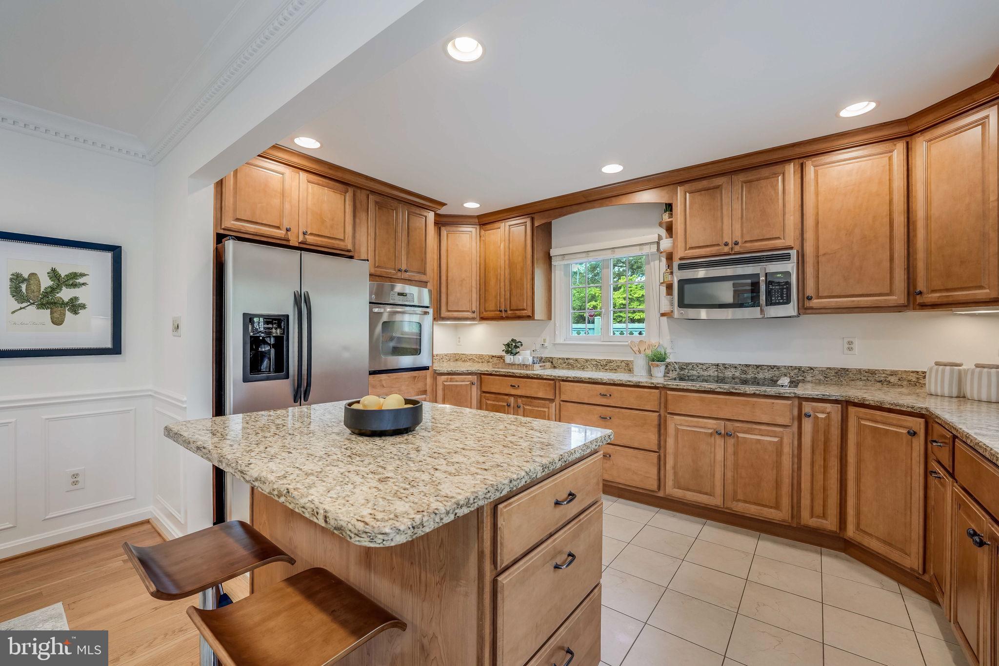 7339 Pinecastle Road Falls Church, VA 22043 - Photo 10 of 44 Kitchen with bar area