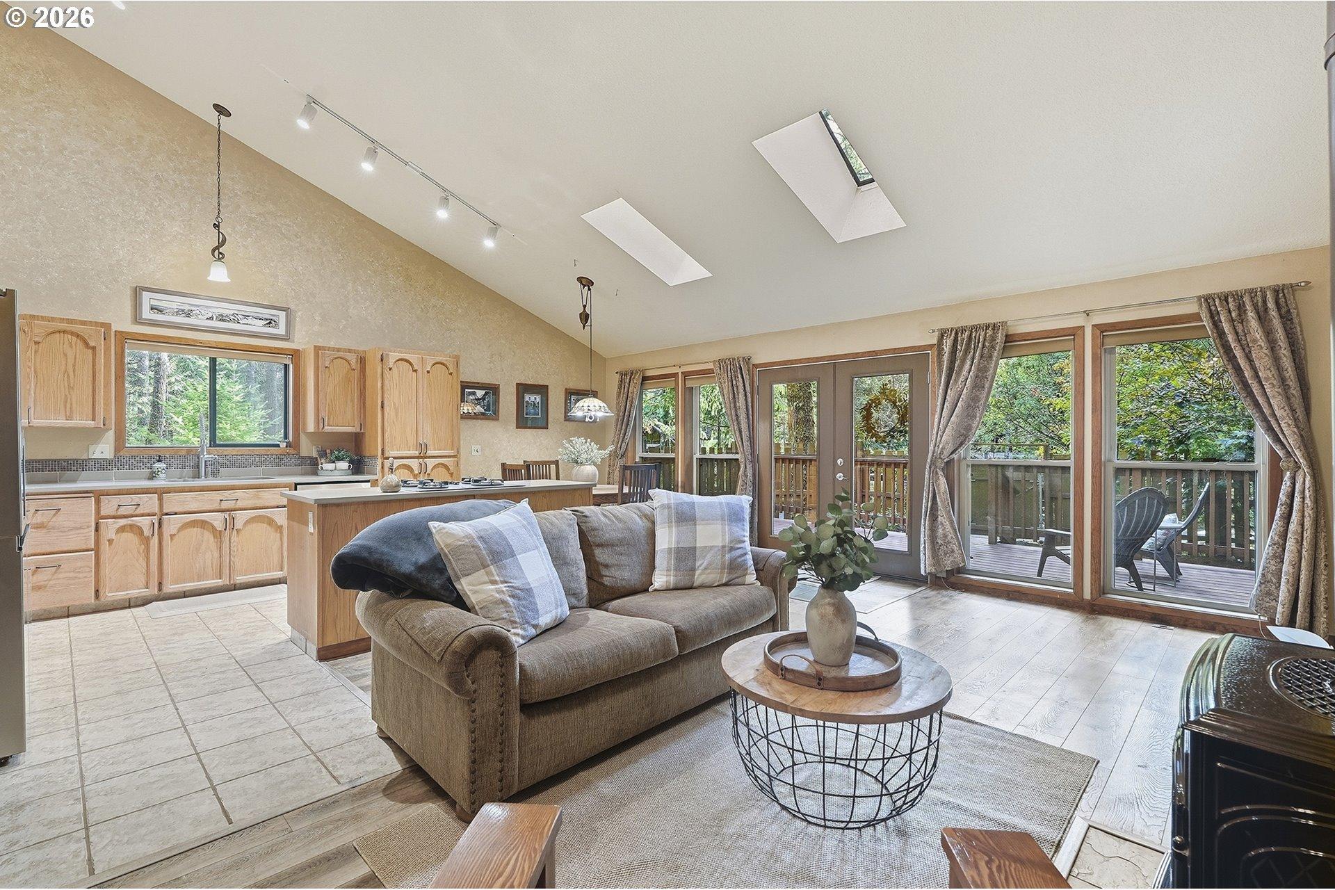 69881 East Alpine Court North Rhododendron, OR 97049 - Photo 5 of 42 Great Room