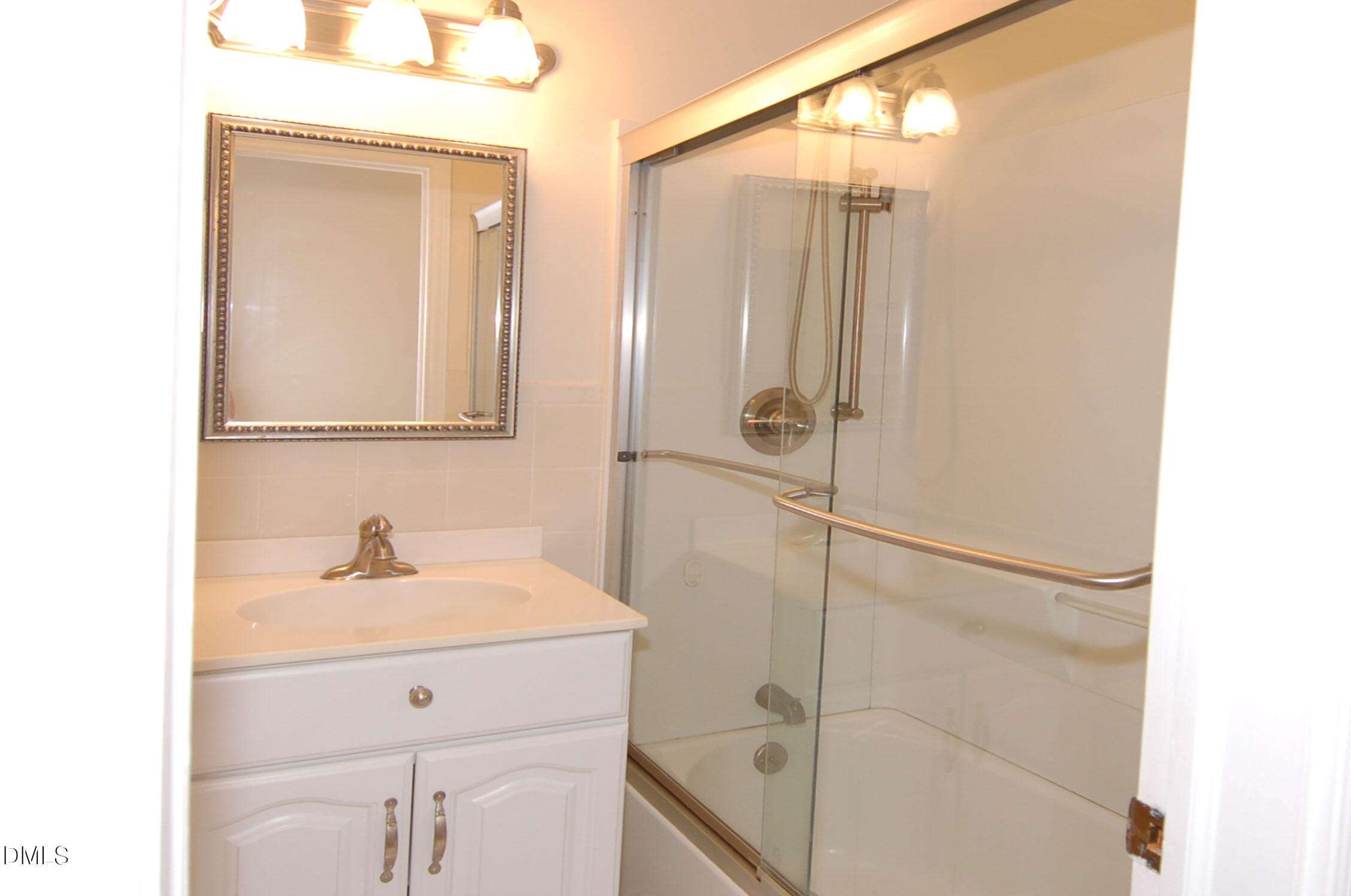 706 Smedes Place Raleigh, NC 27605 - Photo 9 of 21 13 Bath1