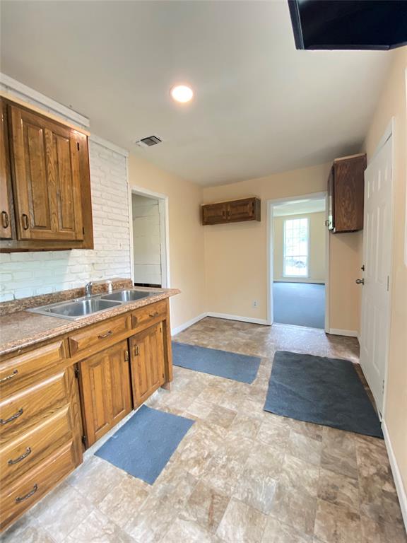 305 4th Street Southwest Paris, TX 75460 - Photo 14 of 15