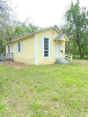 $800 | 305 4th Street Southwest, Paris, TX 75460