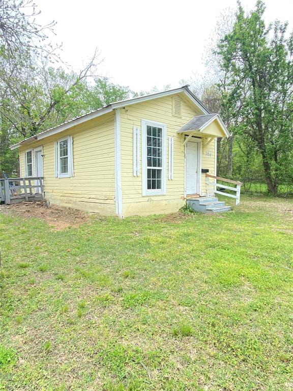 305 4th Street Southwest Paris, TX 75460 - Photo 2 of 15