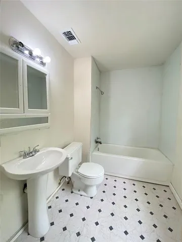 $800 | 305 4th Street Southwest, Paris, TX 75460