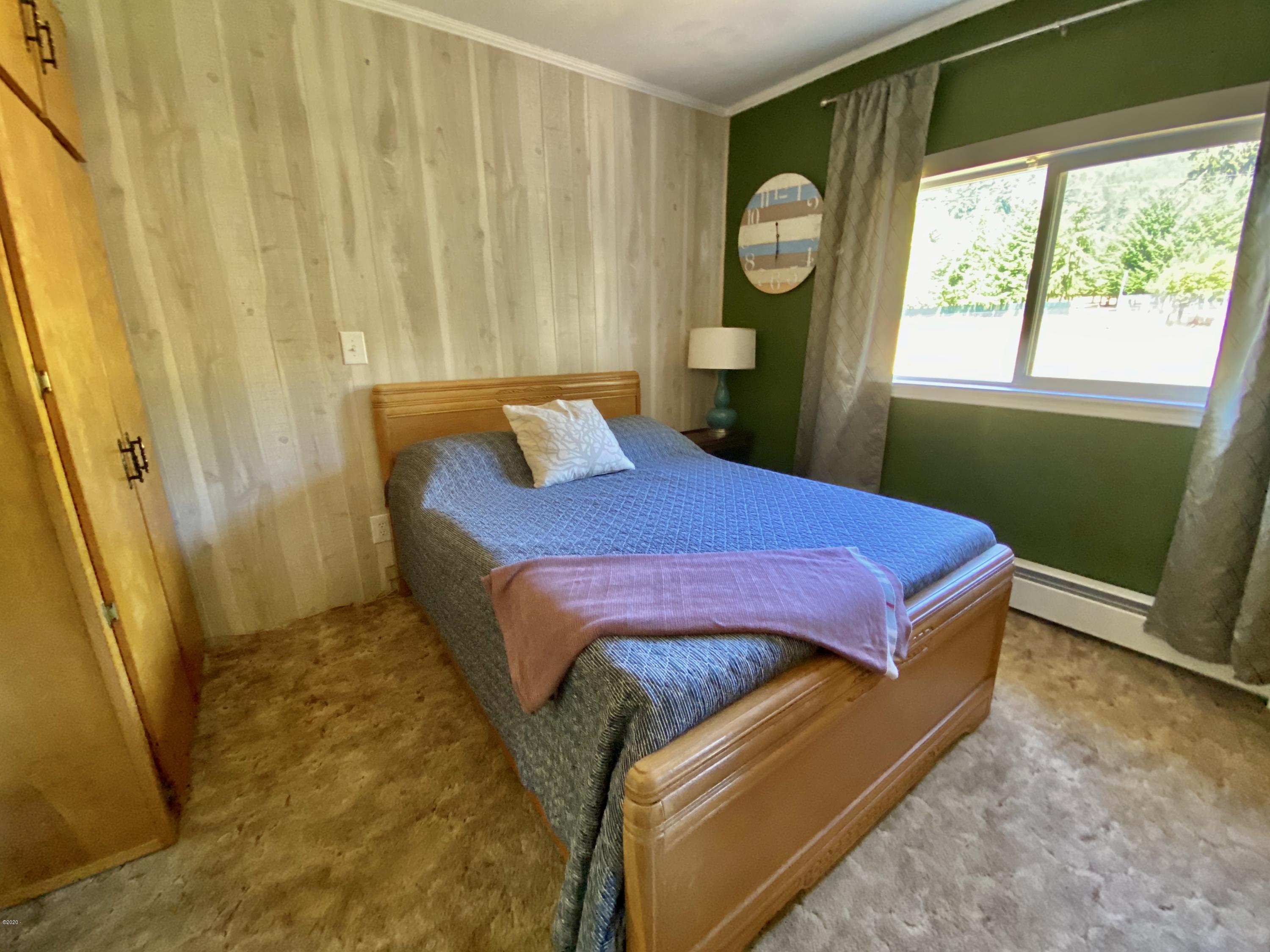 33985 Highway 22 Hebo, OR 97122 - Photo 14 of 40 Main level bedroom