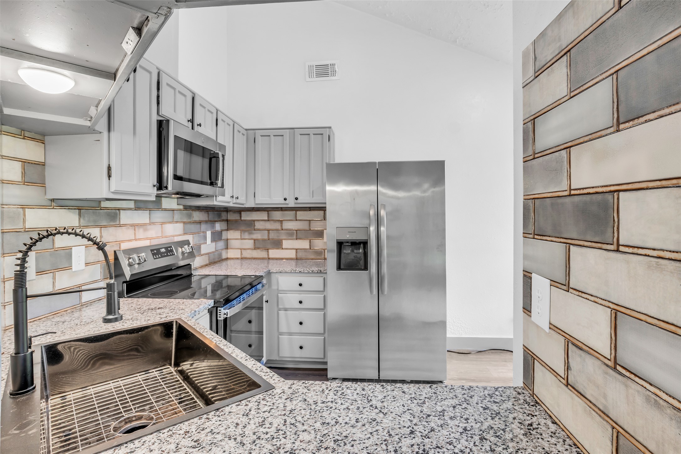 4631 Enchanted Rock Lane Spring, TX 77388 - Photo 2 of 12 Granite counters and stainless steel appliances complete this modern, well-appointed kitchen.