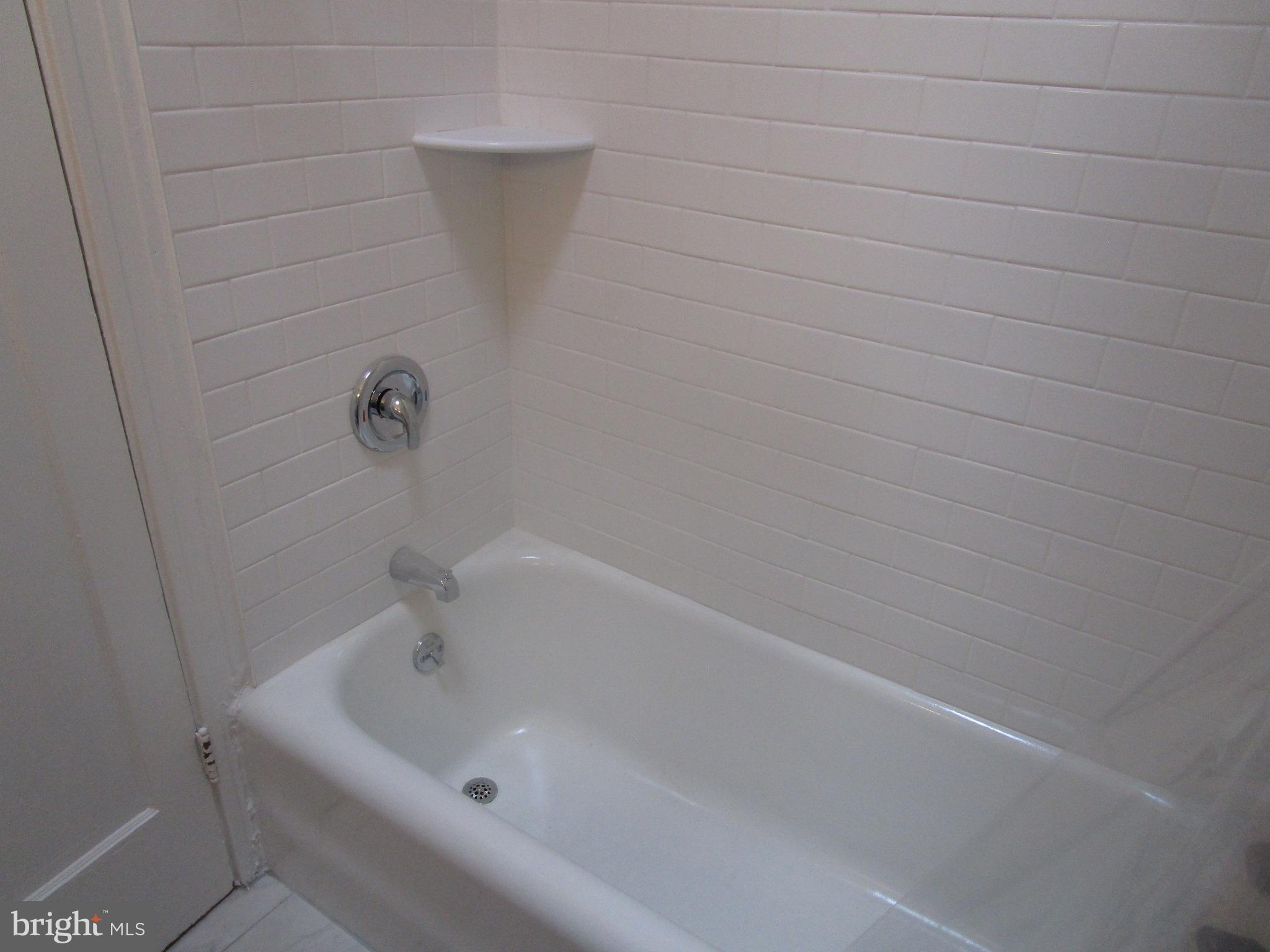 7262 Calvin Road Upper Darby, PA 19082 - Photo 15 of 24 Tub