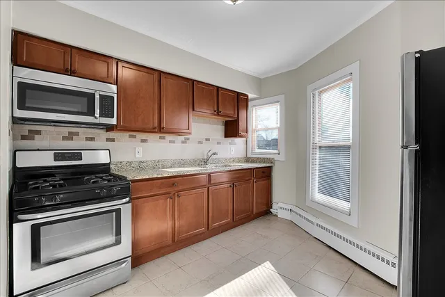 $1,650 | 17 South 4th Avenue, Unit B, St. Charles, IL 60174