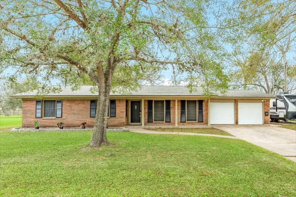 $299,900 | 112 Blossom Street, Lake Jackson, TX 77566