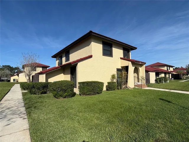 a view of a house with a yard