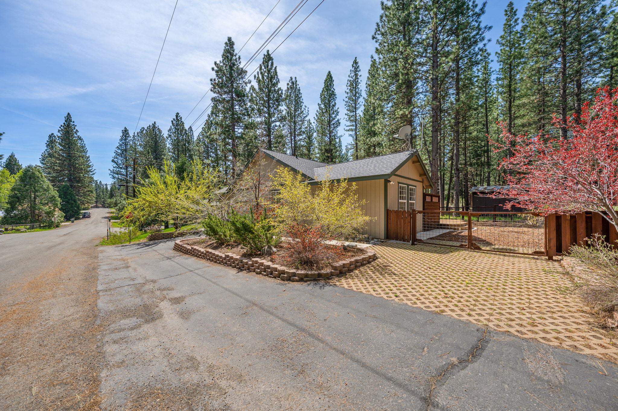 301 Mountain View Drive Calpine, CA 96124 - Photo 4 of 21