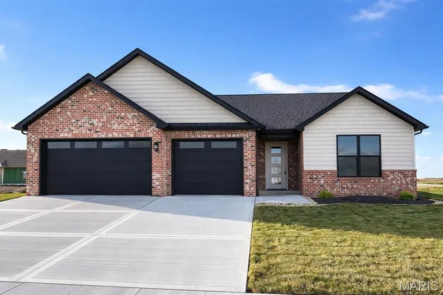 $675,000 | 7163 Savannah Drive, Glen Carbon, IL 62034
