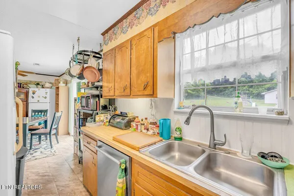 $244,500 | 225 Spring Street, Spring City, TN 37381