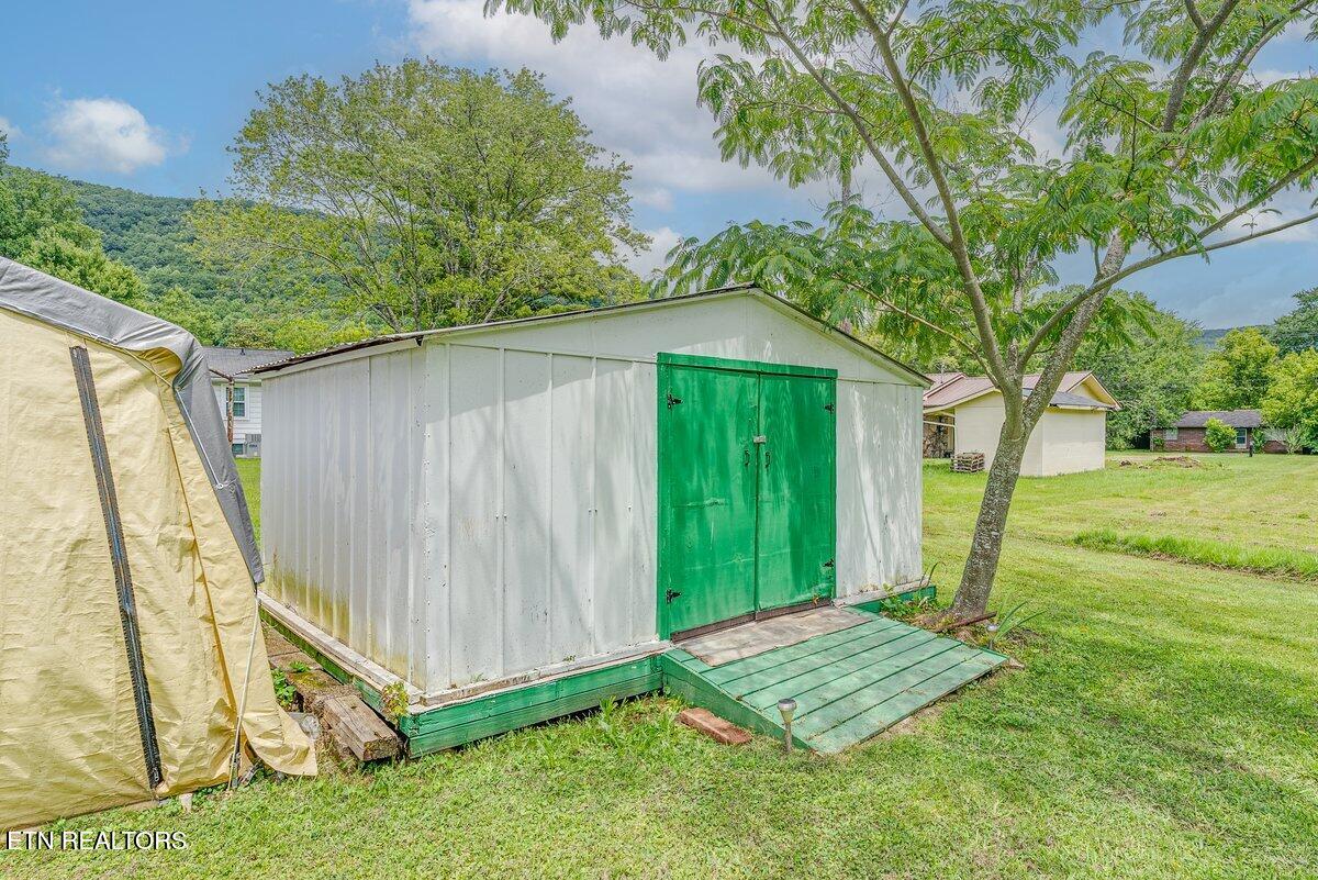 225 Spring Street Spring City, TN 37381 - Photo 7 of 35 225 8