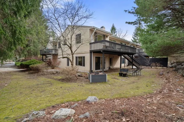 a view of a house with backyard