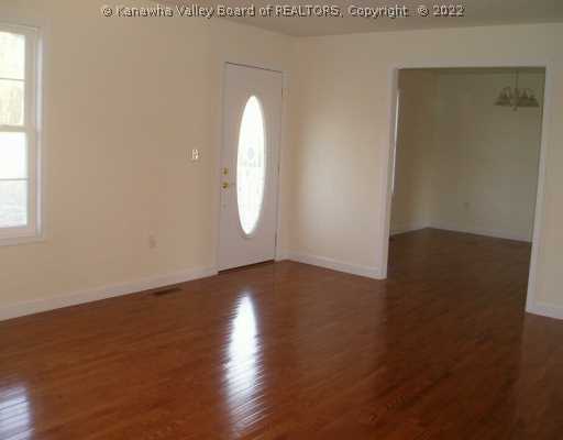 4518 Thorofare Road Clendenin, WV 25045 - Photo 4 of 8 Living Room.