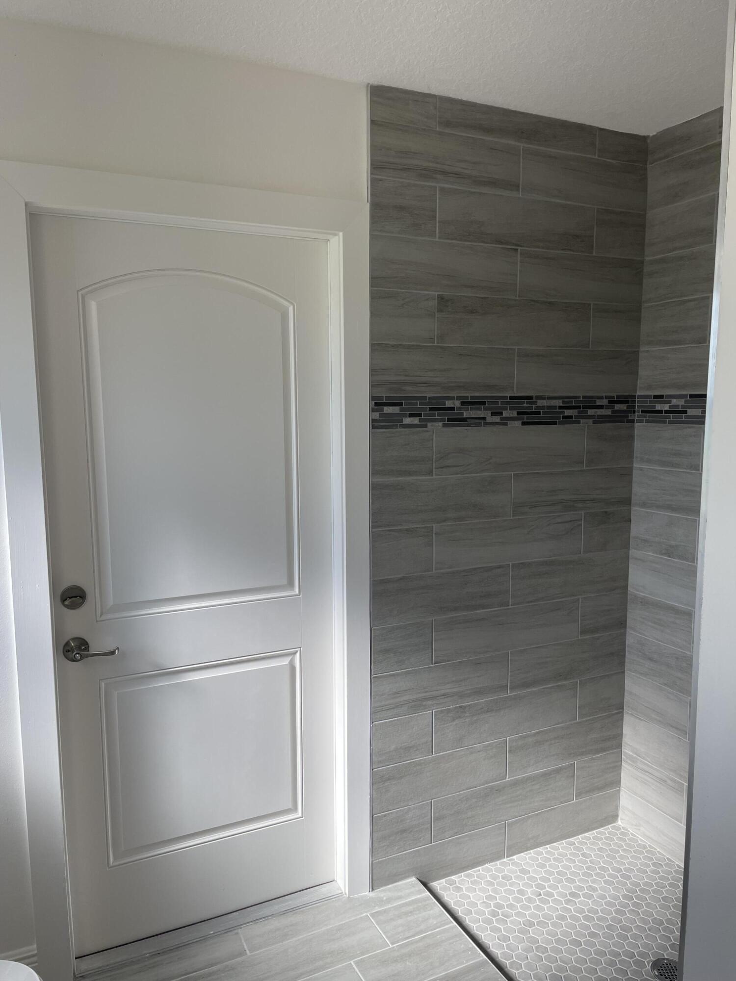 310 Southwest Becker Road Port St. Lucie, FL 34953 - Photo 12 of 15 Sunrise Model Cabana Bath Shower