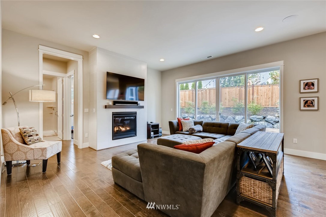 21811 33rd Drive Southeast Bothell, WA 98021 - Photo 4 of 31