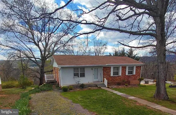 $195,000 | 201 Woodlawn Drive, Petersburg, WV 26847