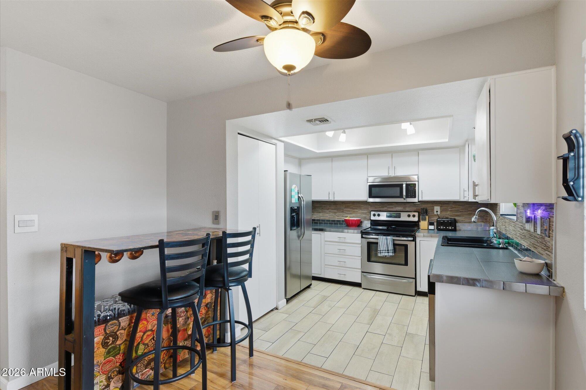 3635 North 37th Street, Unit 10 Phoenix, AZ 85018 - Photo 5 of 26 a living room with furniture kitchen and a stove