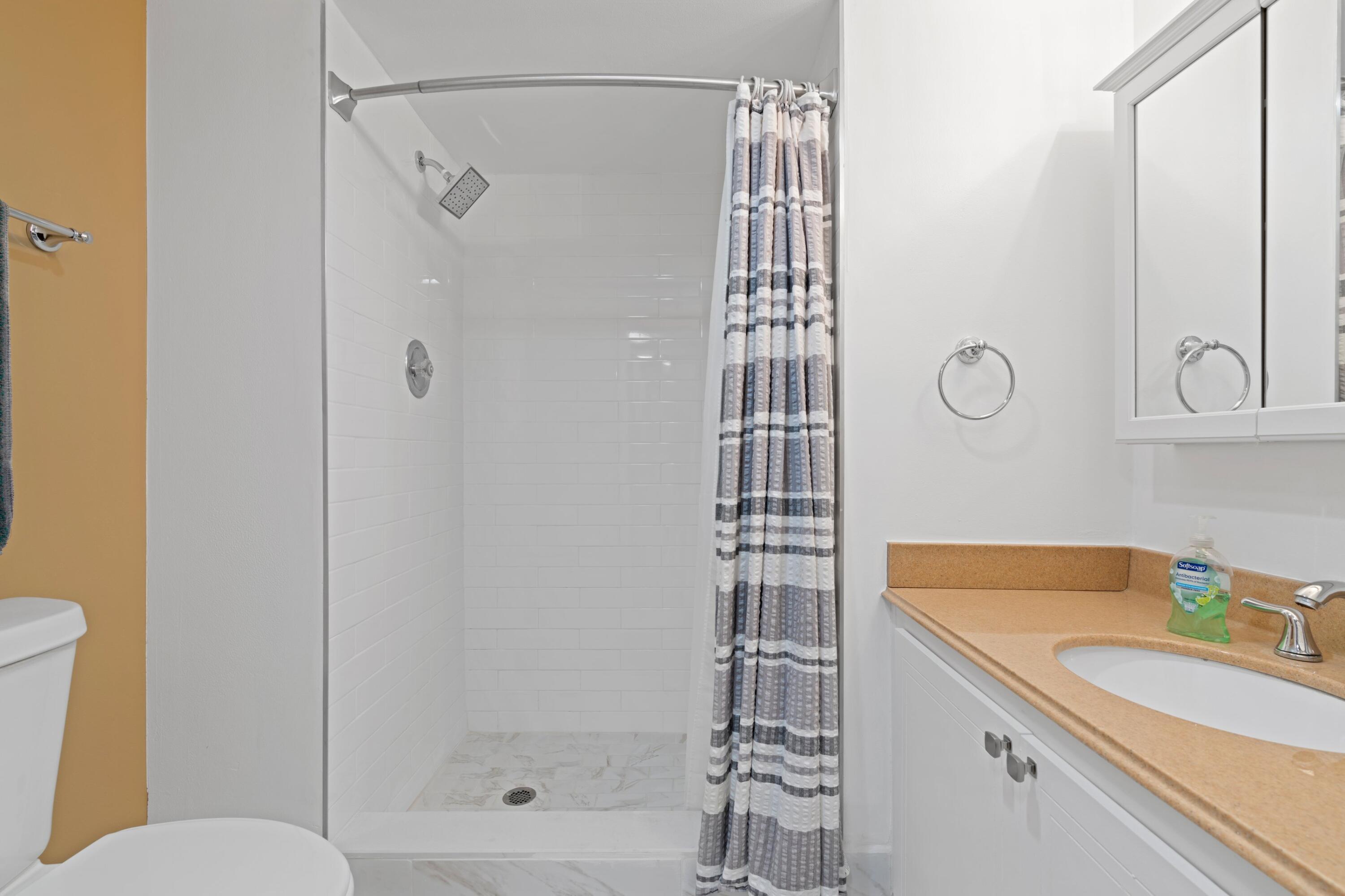198 Northwest 67th Street, Unit 103 Boca Raton, FL 33487 - Photo 11 of 24 Bathroom #2